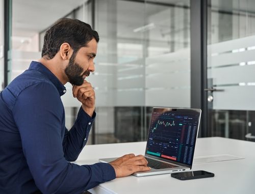 How Can Beginners Use AI to Understand Trading?